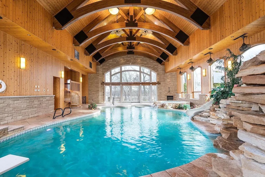 VRBO Mansions for Rent in Michigan Lakeside Estate with Indoor Swimming Pool